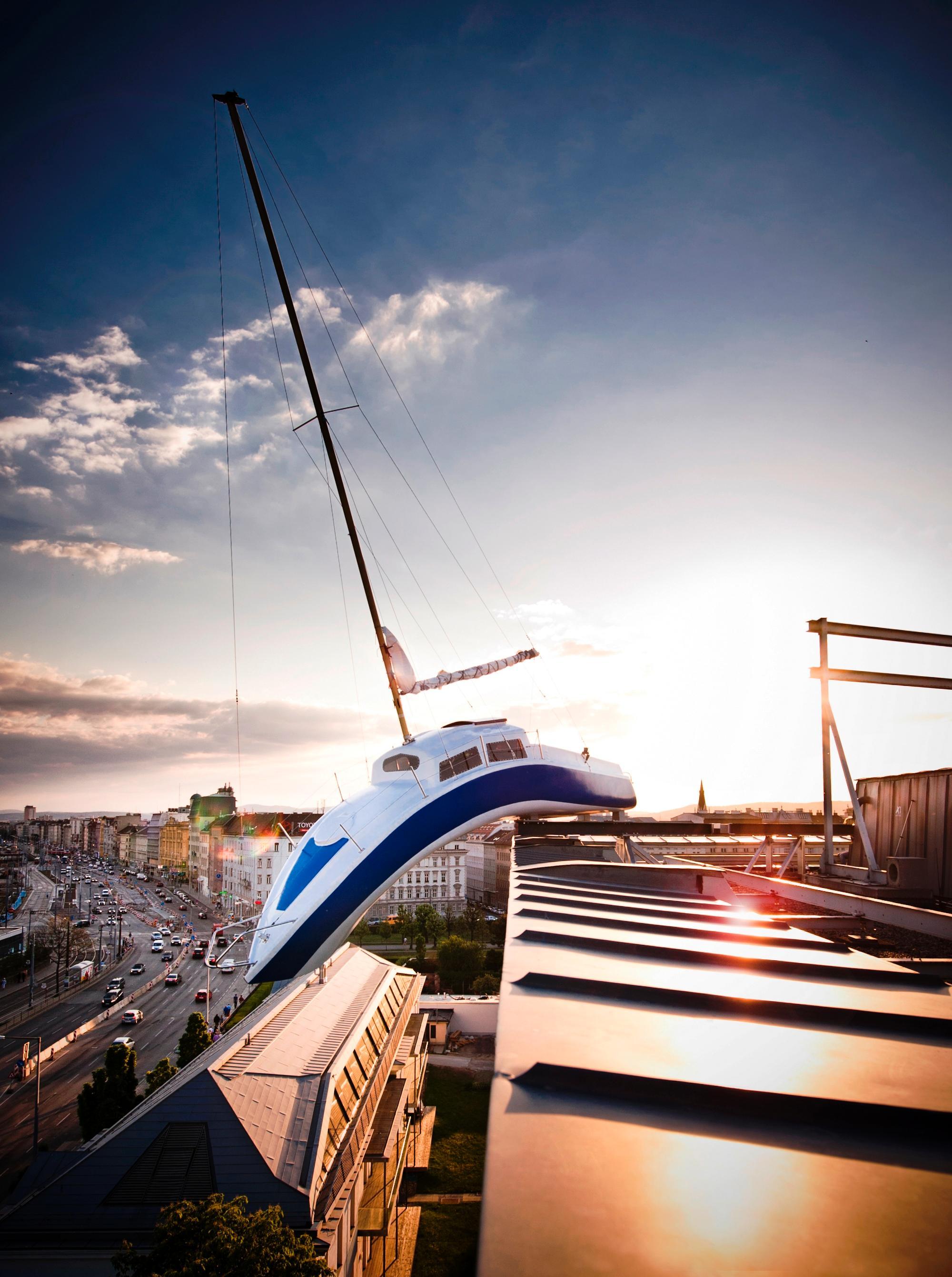 Daniel - Smart Lifestyle Near Centre Hotel 4*
