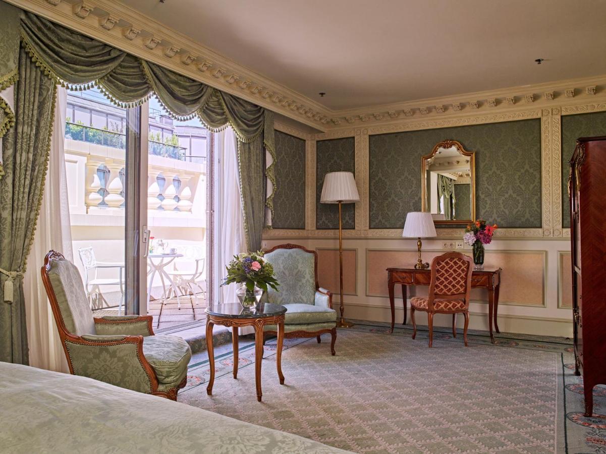 Grand Hotel