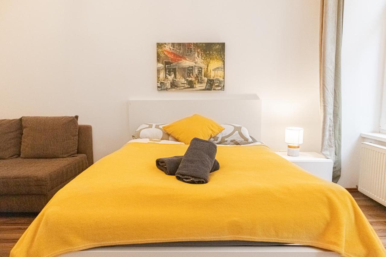 Peaceful 1br Apt. Near Metro Station Langenfeldg. Apartment
