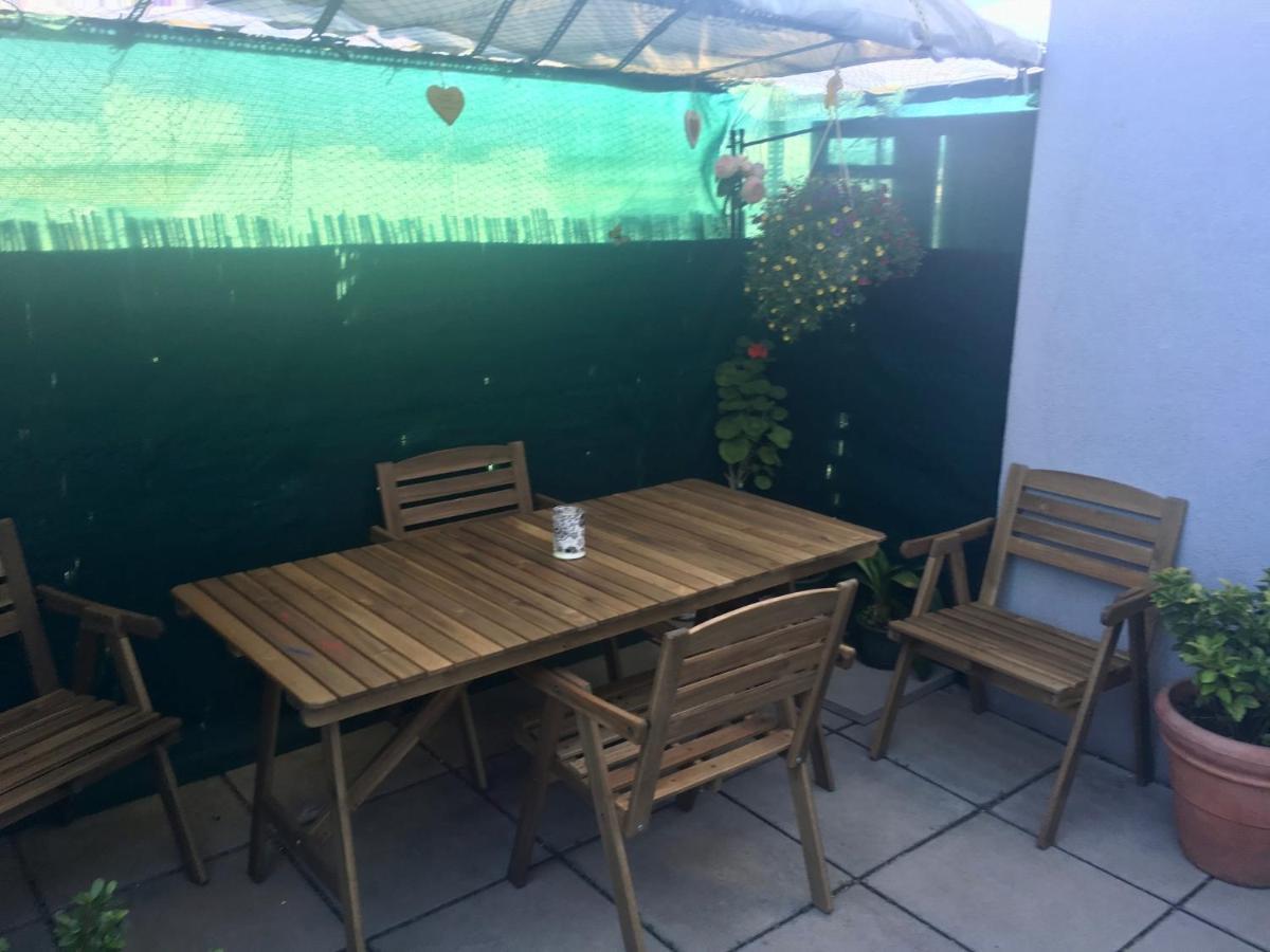 Dachgeschosswohnung Mit Kostenlosem Parkplatz Und Internet! Vienna