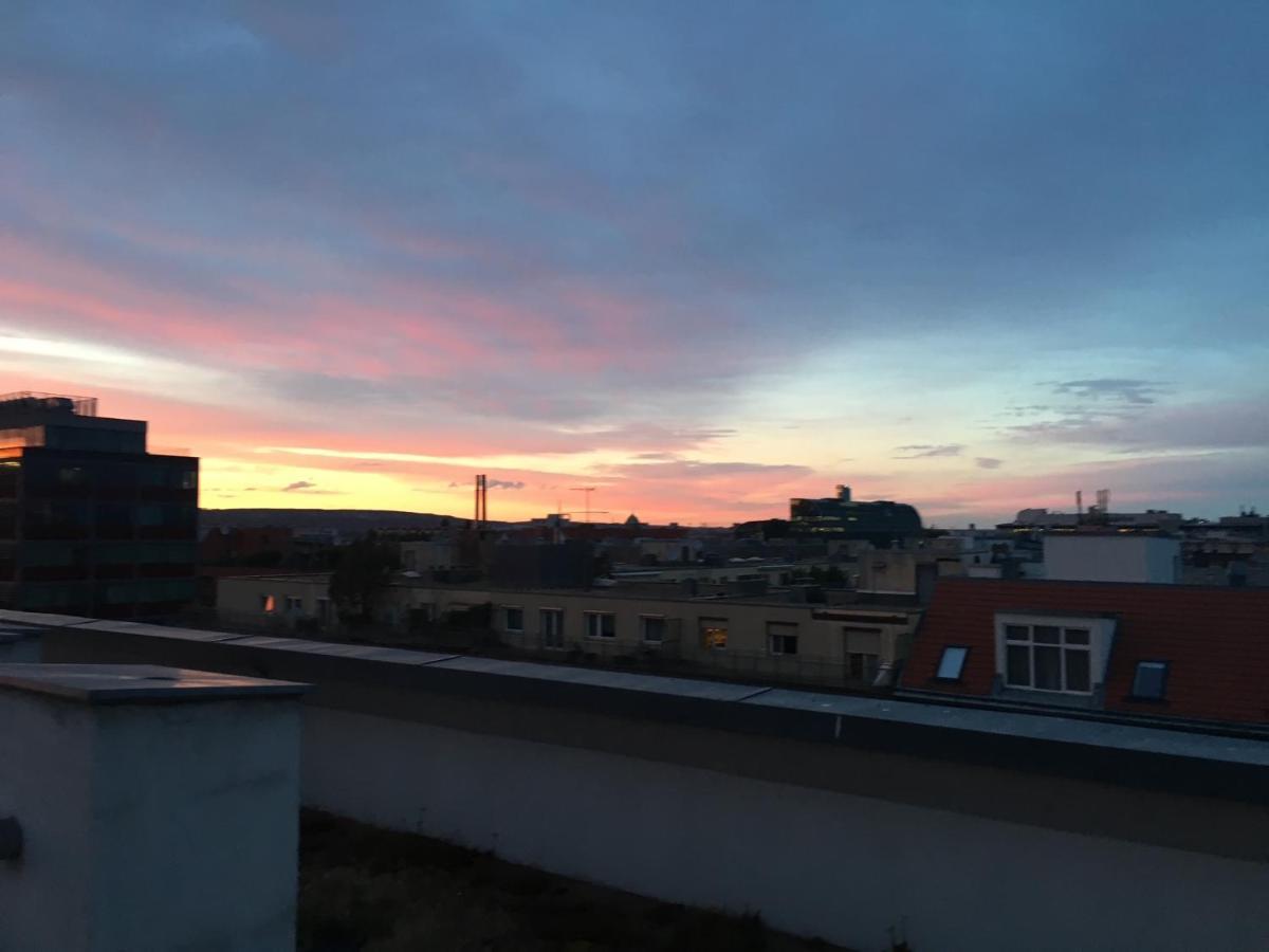 Apartment Dachgeschosswohnung Mit Kostenlosem Parkplatz Und Internet! Vienna