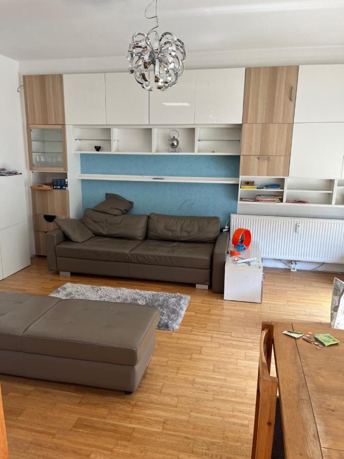 Dachgeschosswohnung Mit Kostenlosem Parkplatz Und Internet! Vienna