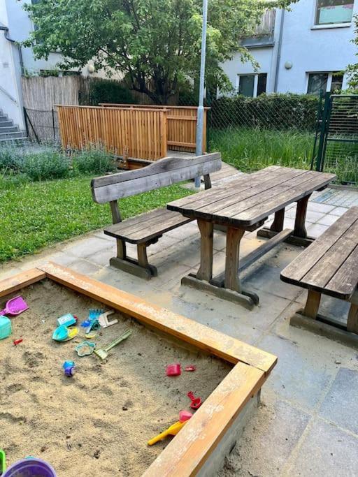 Dachgeschosswohnung Mit Kostenlosem Parkplatz Und Internet! Apartment