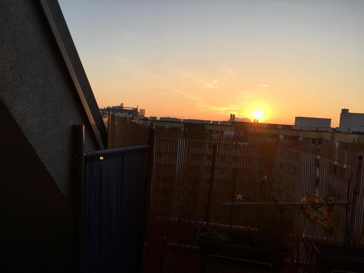 Dachgeschosswohnung Mit Kostenlosem Parkplatz Und Internet! Apartment