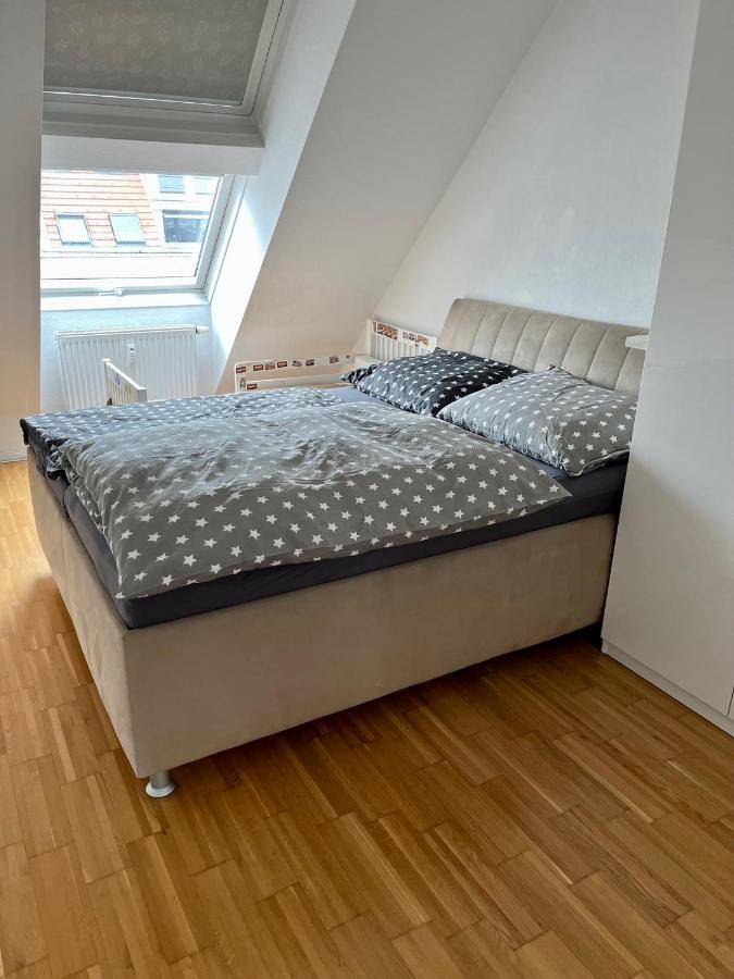 Dachgeschosswohnung Mit Kostenlosem Parkplatz Und Internet! Vienna