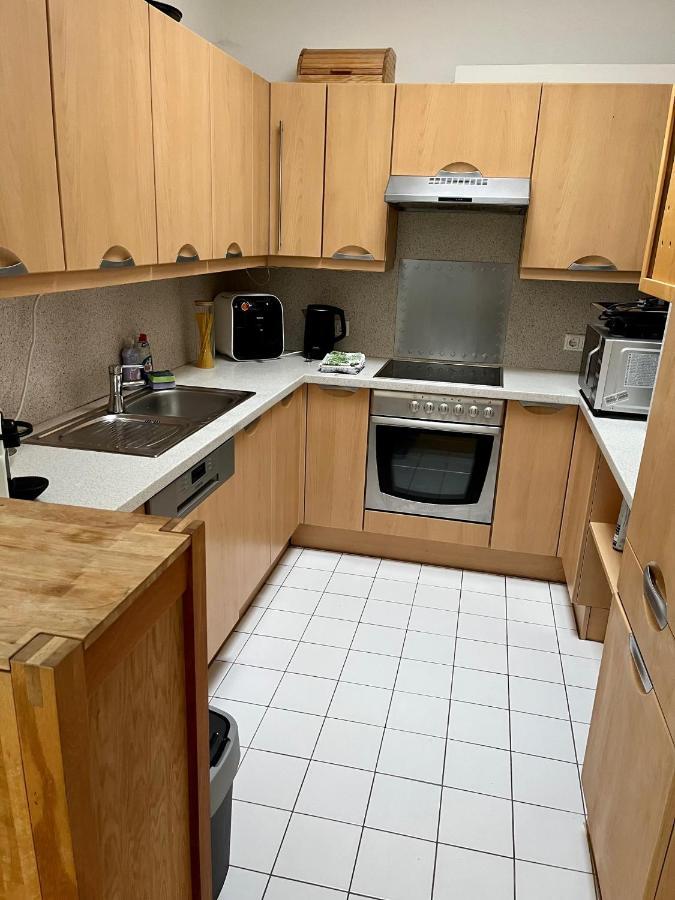 Dachgeschosswohnung Mit Kostenlosem Parkplatz Und Internet! *