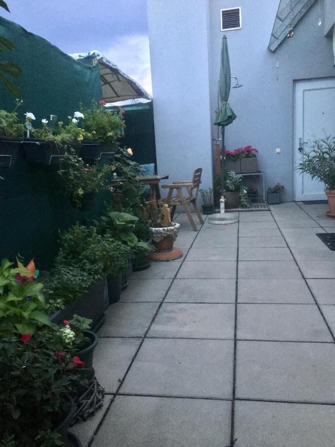 Dachgeschosswohnung Mit Kostenlosem Parkplatz Und Internet! Apartment