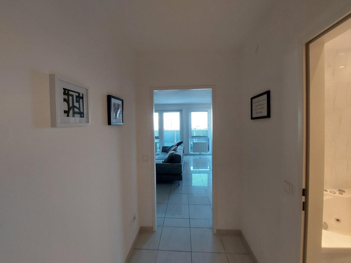 Apartment Tower With Private Terrace Next To Uno Wien