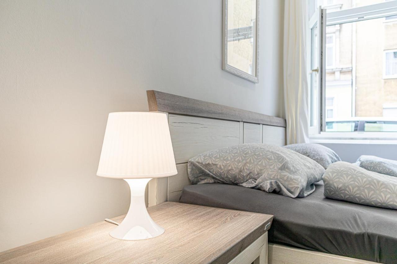 9 Min From Center - Lovely Near U1 Reumannplatz Apartment