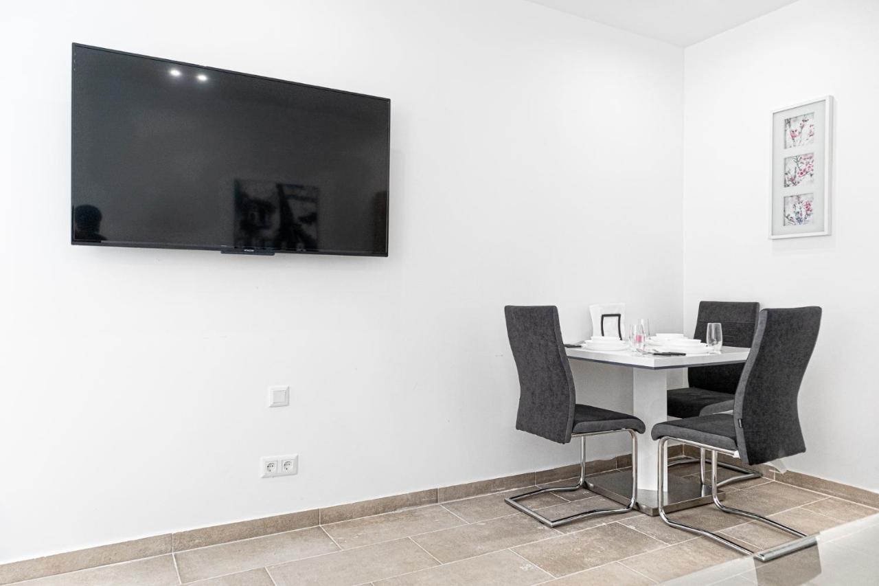 9 Min From Center - Lovely Near U1 Reumannplatz Apartment *