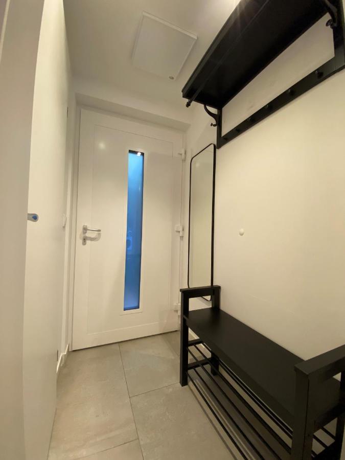 Charming Townhouse Directly By Metro Apartment