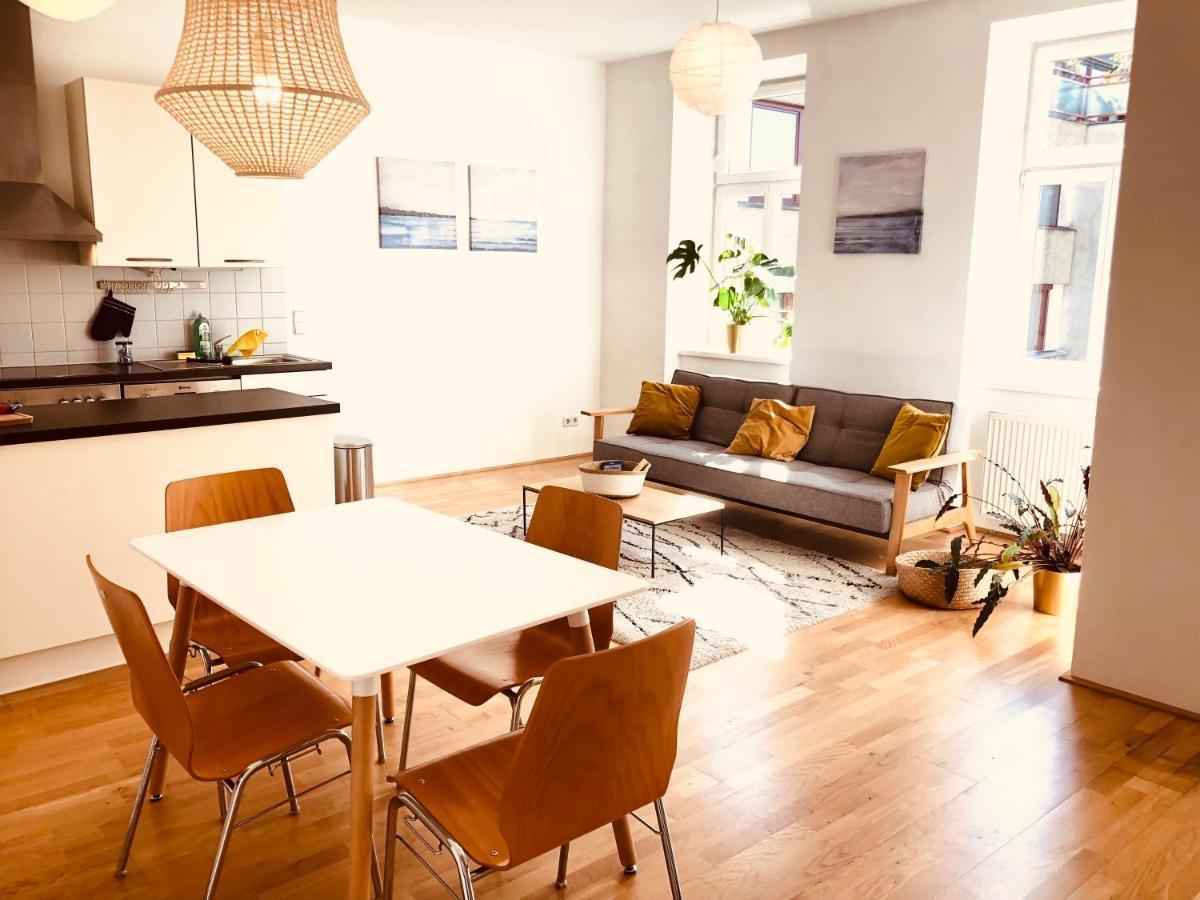 Helle 4 Zimmer Familien-wohnung Mit Balkon! Schloss Schönbrunn In Gehdistanz Apartment Wien