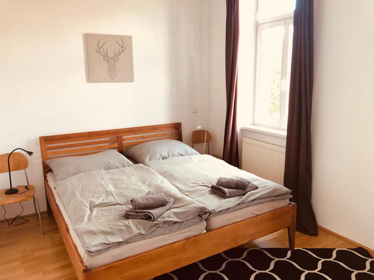 Helle 4 Zimmer Familien-wohnung Mit Balkon! Schloss Schönbrunn In Gehdistanz * Wien