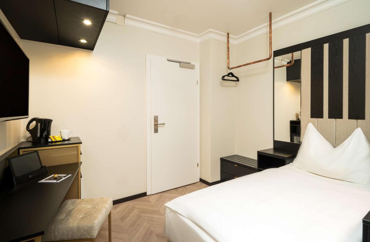 Elaya Center Hotel