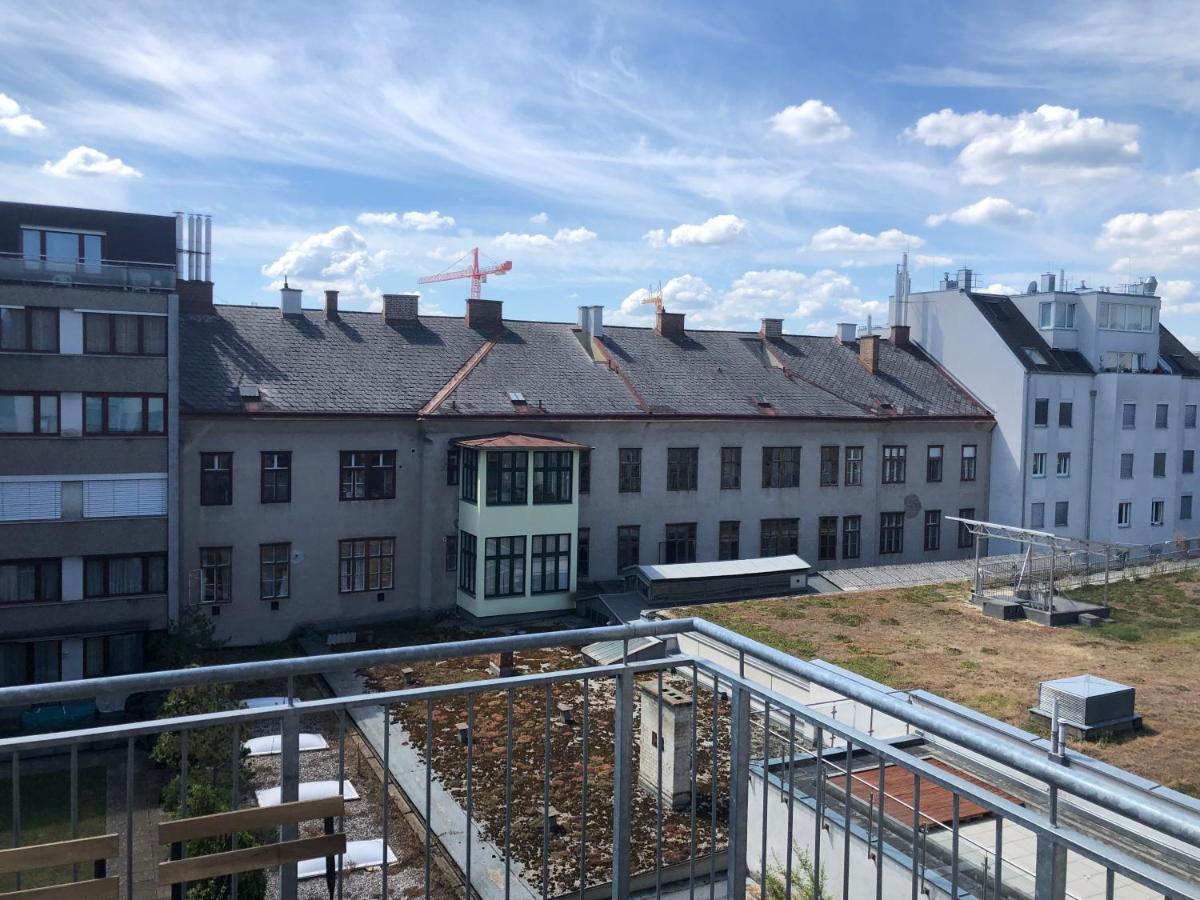 Helle 4 Zimmer Familien-wohnung Mit Balkon! Schloss Schönbrunn In Gehdistanz