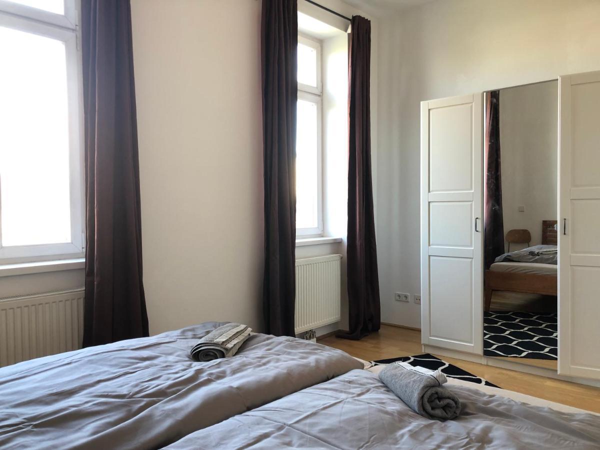 Helle 4 Zimmer Familien-wohnung Mit Balkon! Schloss Schönbrunn In Gehdistanz * Wien