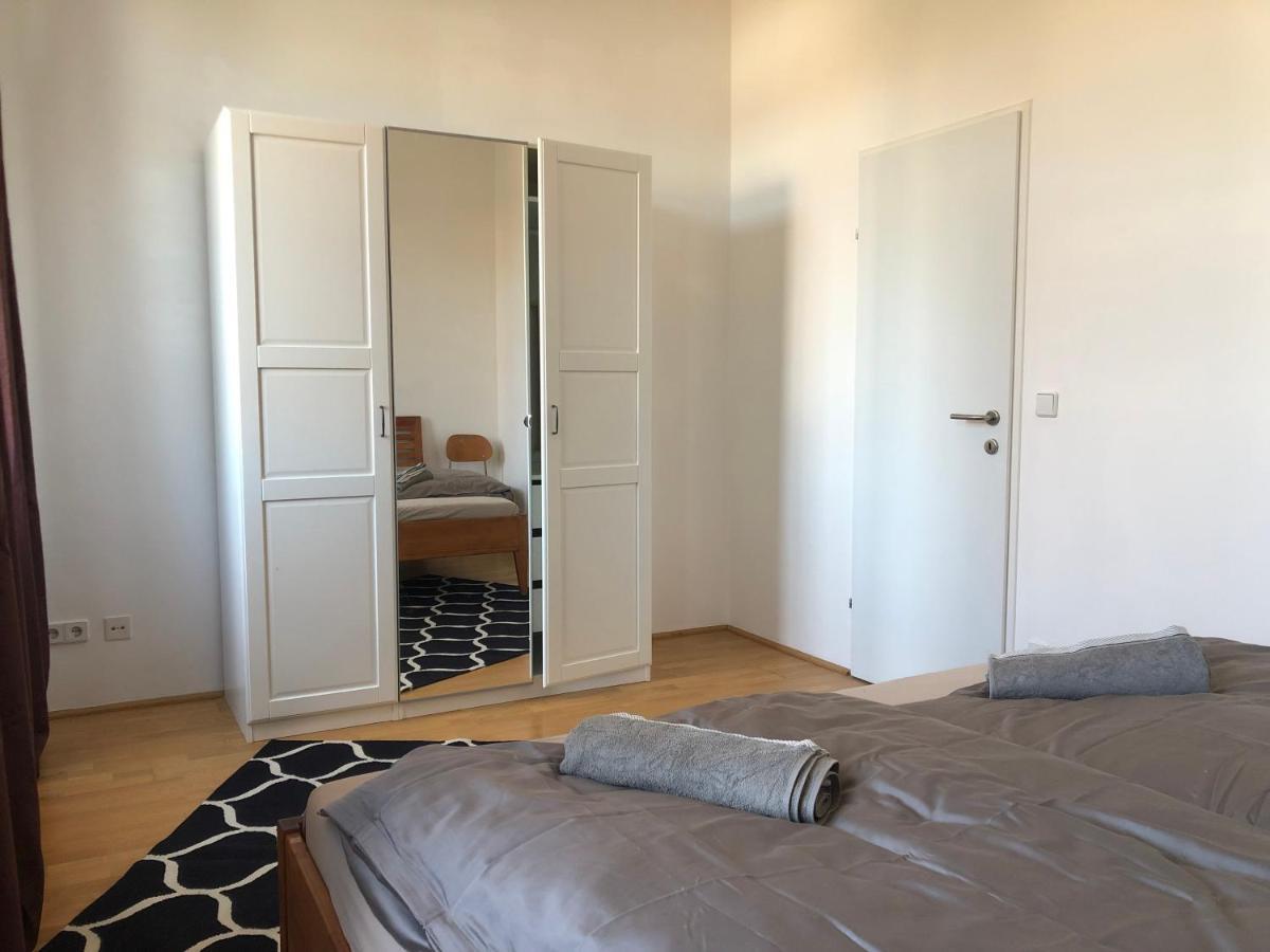 Apartment Helle 4 Zimmer Familien-wohnung Mit Balkon! Schloss Schönbrunn In Gehdistanz Wien