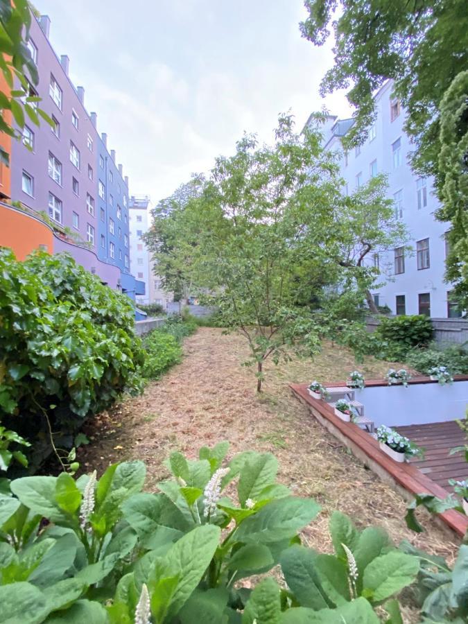 Charming Townhouse Directly By Metro Vienna