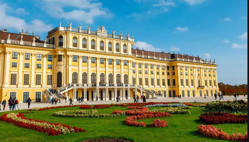 Helle 4 Zimmer Familien-wohnung Mit Balkon! Schloss Schönbrunn In Gehdistanz *