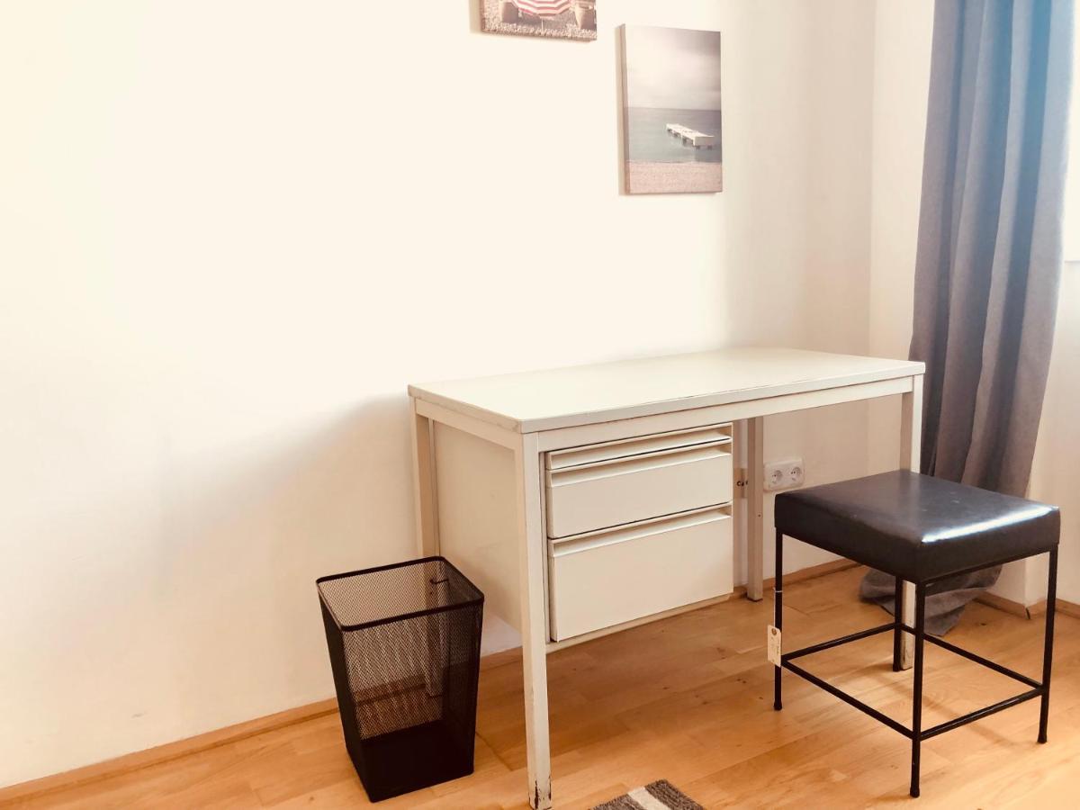 Apartment Helle 4 Zimmer Familien-wohnung Mit Balkon! Schloss Schönbrunn In Gehdistanz Wien