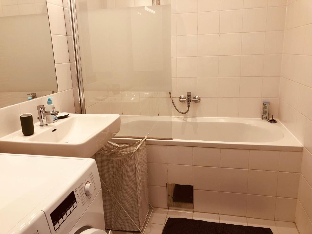 Helle 4 Zimmer Familien-wohnung Mit Balkon! Schloss Schönbrunn In Gehdistanz Apartment