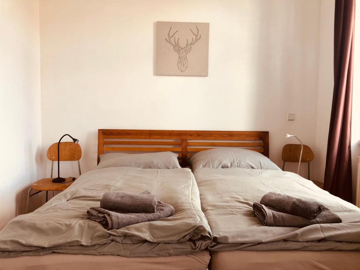 Helle 4 Zimmer Familien-wohnung Mit Balkon! Schloss Schönbrunn In Gehdistanz Apartment