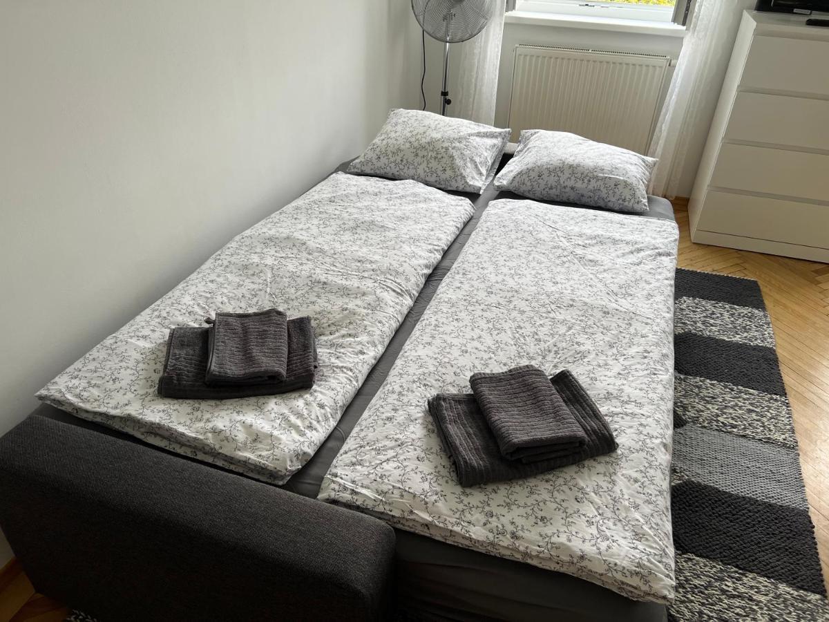Cozy One Bedroom With Park View