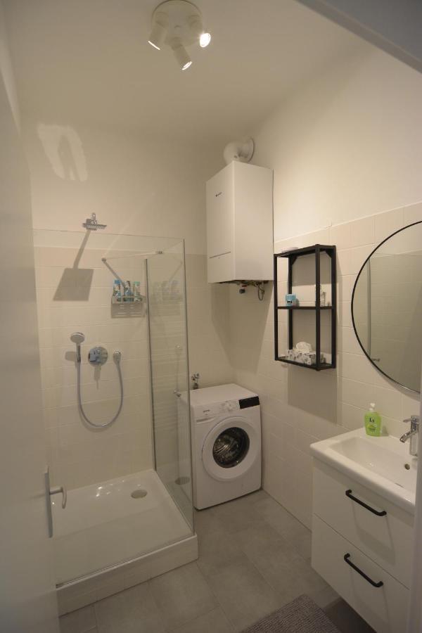 2-rooms; And Relax! Near Main Station Apartment