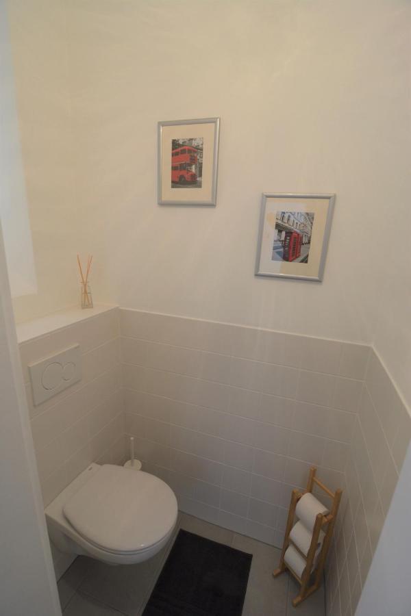2-rooms; And Relax! Near Main Station Apartment
