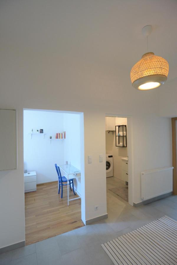 2-rooms; And Relax! Near Main Station Apartment *