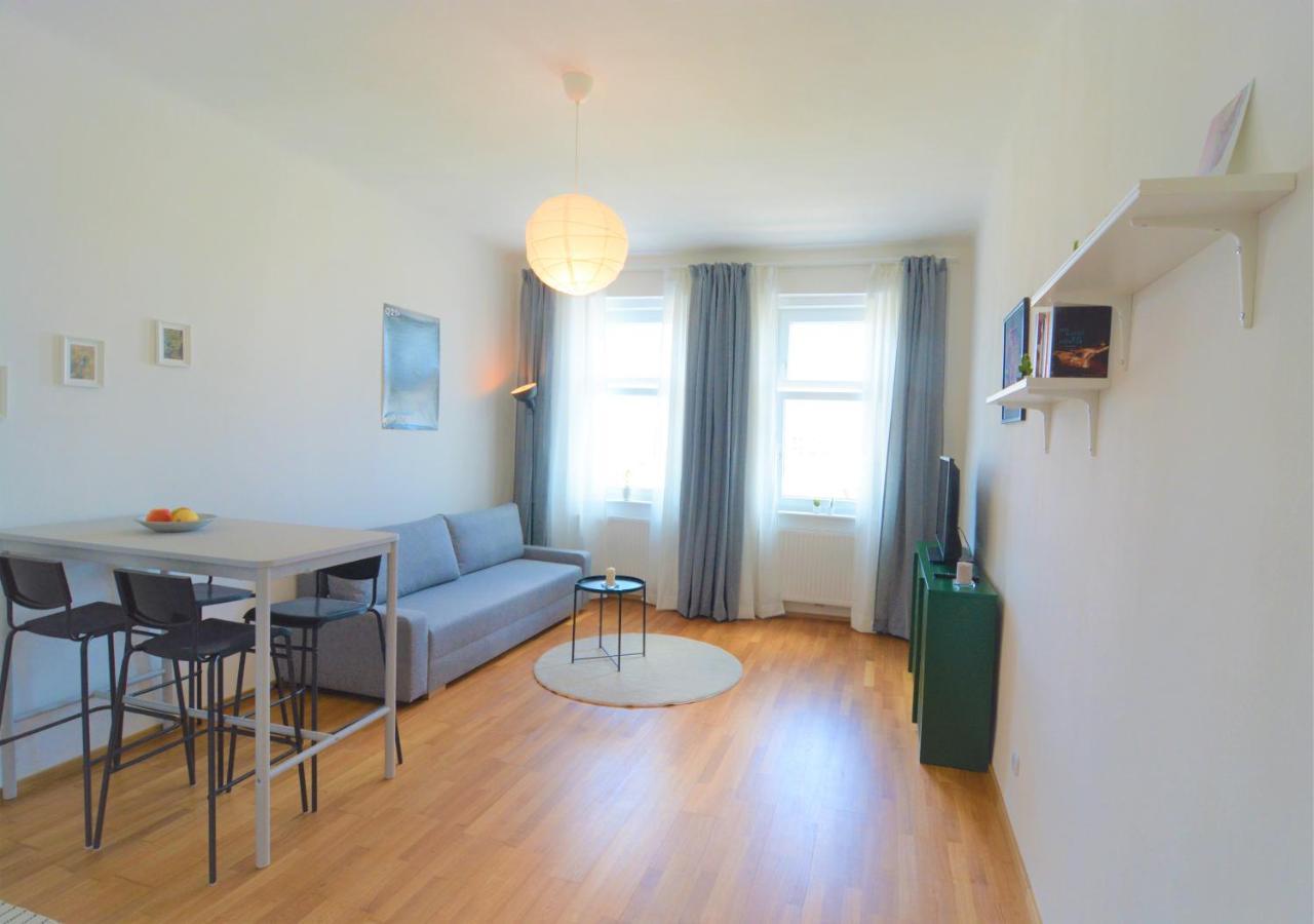 2-rooms; And Relax! Near Main Station Apartment