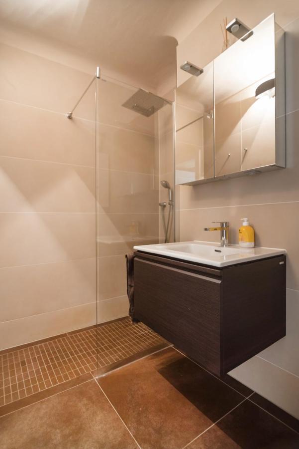 Cosy Near Vic Apartment