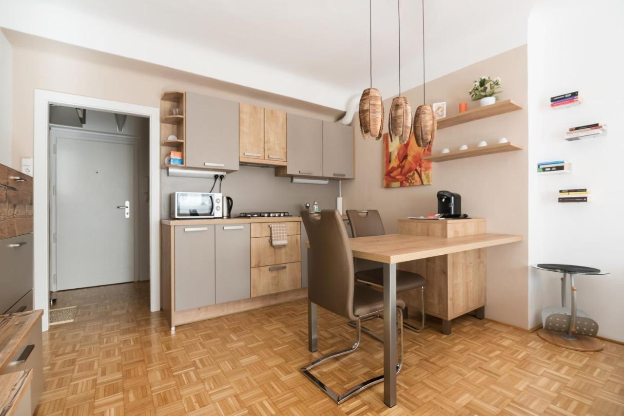 Cosy Near Vic Apartment Vienna