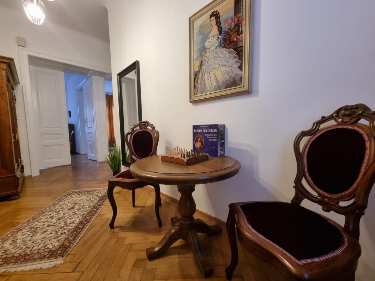 Art Nouveau Apartment *