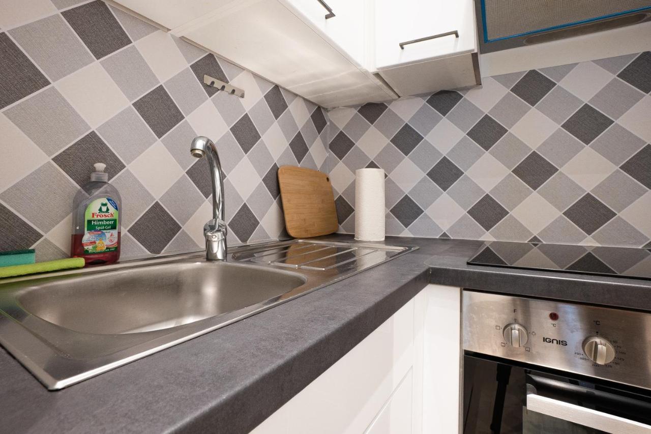 Apartment In The Area. 5 Minute's Walk To The Danube. Vienna