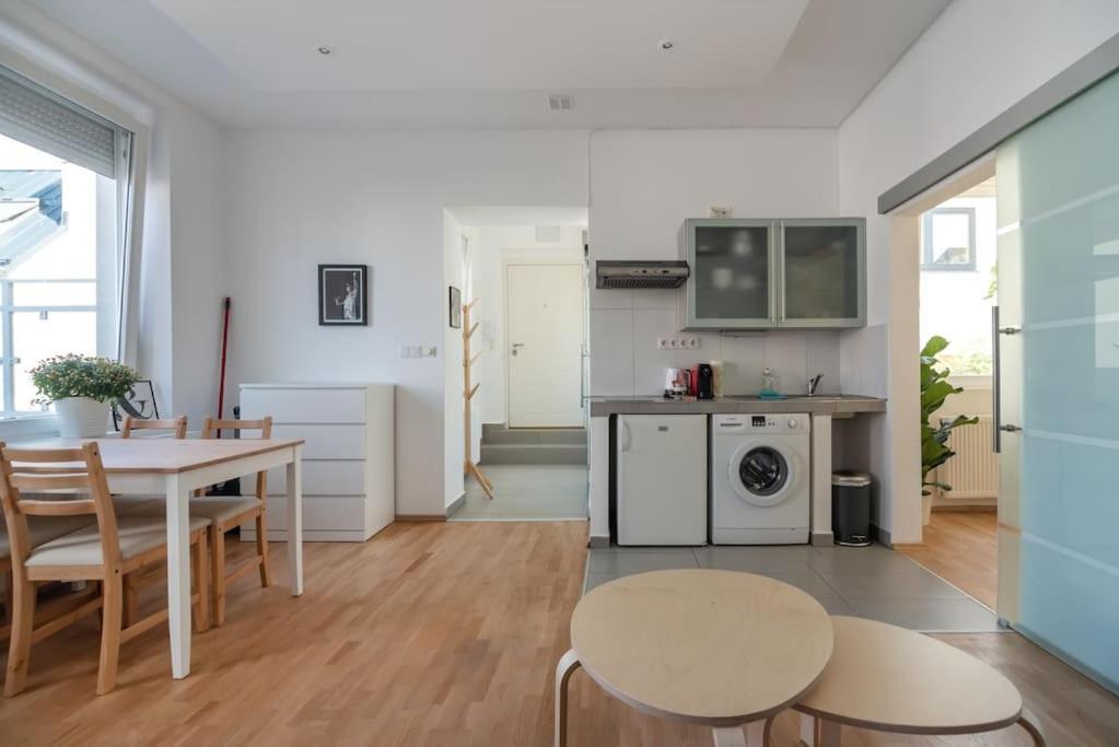 Grosse Terrasse, Klimaanlage Und U-bahn Naehe Apartment *