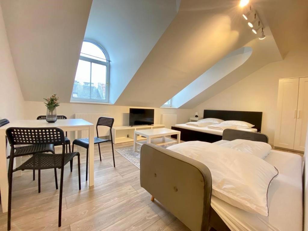 Apartment In Near Metro *