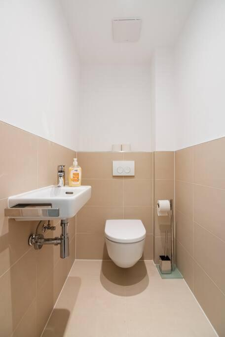 Gruene Und Zentrale Ruhelage Im Neubau Mit Balkon Apartamento