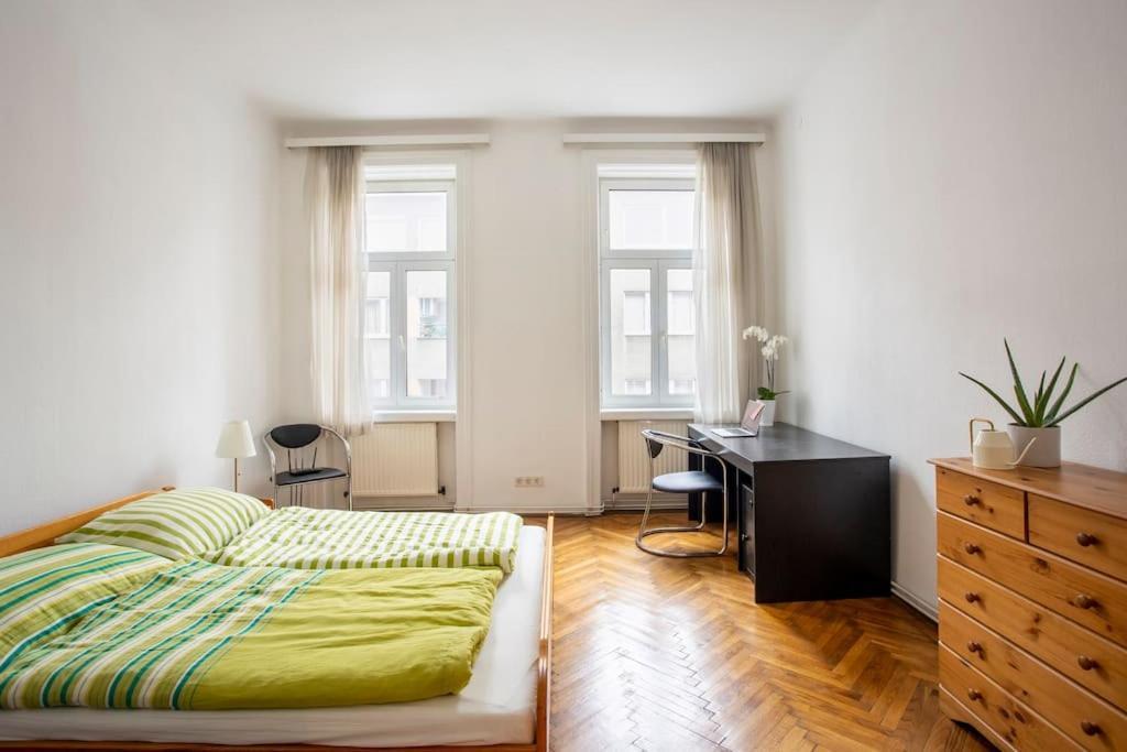 Vintage Living In The Heart Of Vienna. Apartment Vienna