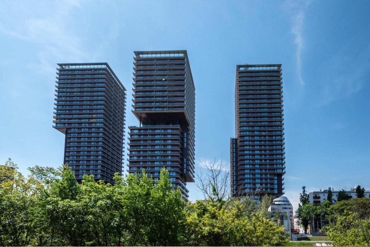Exclusive 2br Skyline Penthouse By Hm Apartment