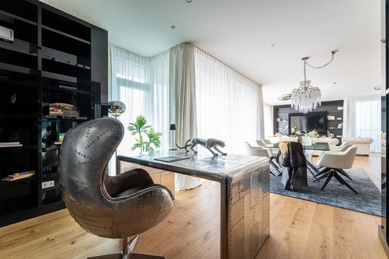 Exclusive 2br Skyline Penthouse By Hm Apartment