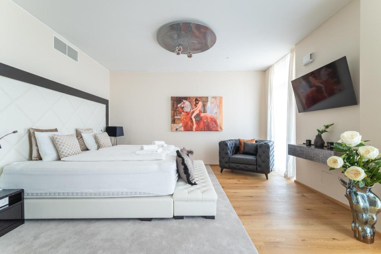 Exclusive 2br Skyline Penthouse By Hm * Vienna