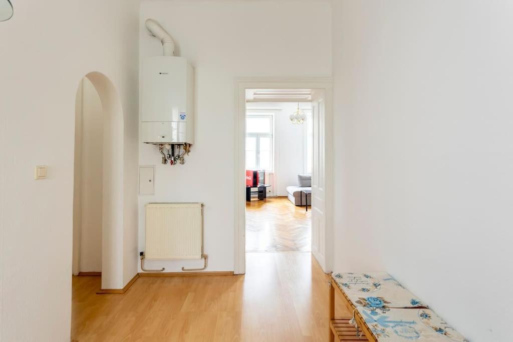 Vintage Living In The Heart Of Vienna. *