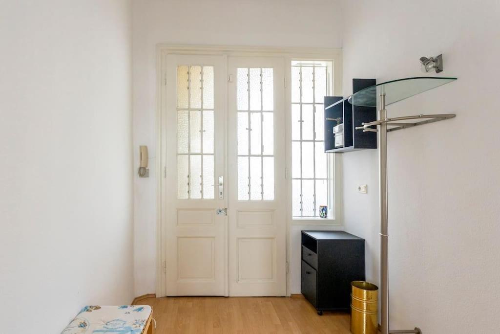 Vintage Living In The Heart Of Vienna.