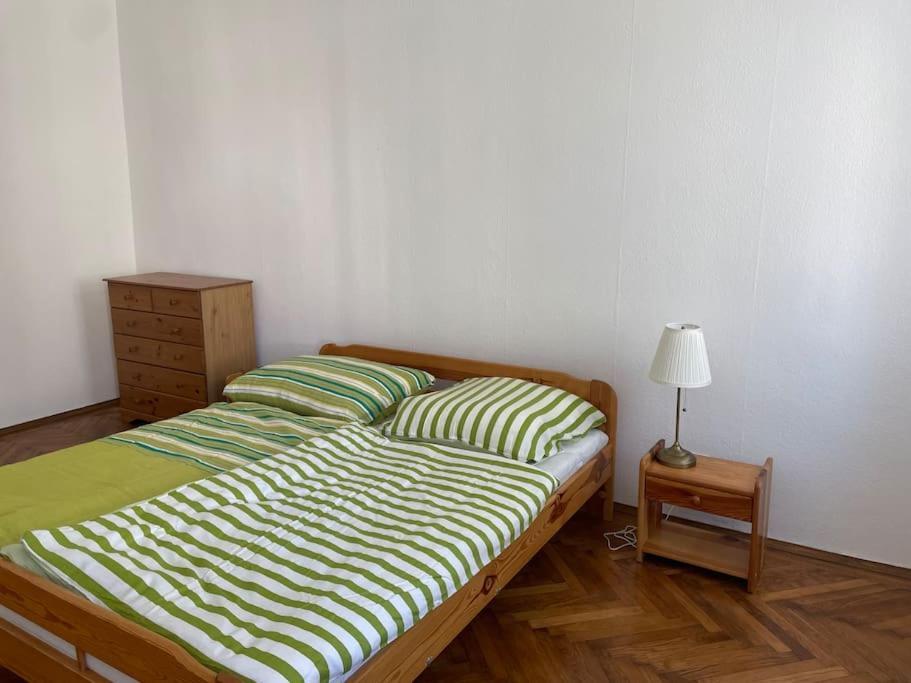 Vintage Living In The Heart Of Vienna. Apartment Vienna
