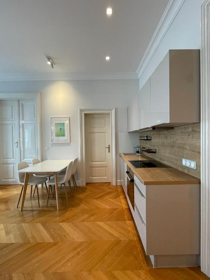 Apartment Luxury 2br Neubaugasse Vienna