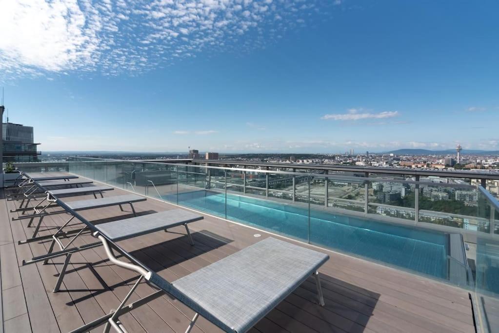 Hoch Hinaus, Neu Und Stilvoll Mit Pool Am Dach Apartment Vienna