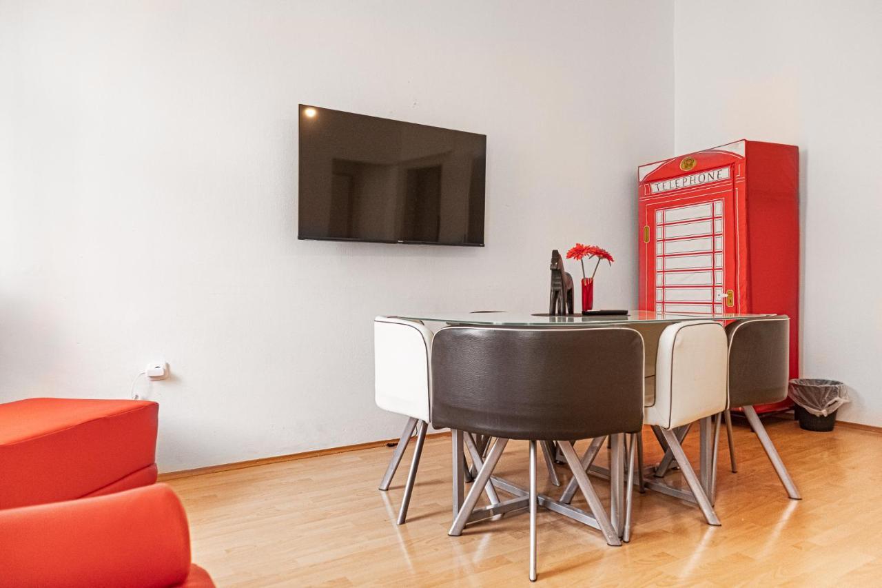 Typical 2br Viennese Wiener Stadthalle *