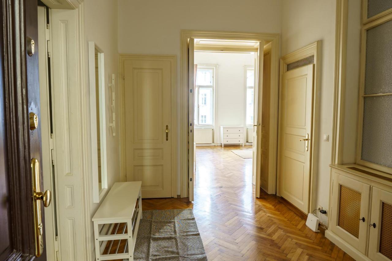 Apartamento 1060 *