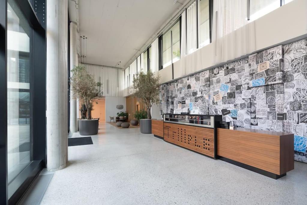 Hoch Hinaus, Neu Und Stilvoll Mit Pool Am Dach Apartment